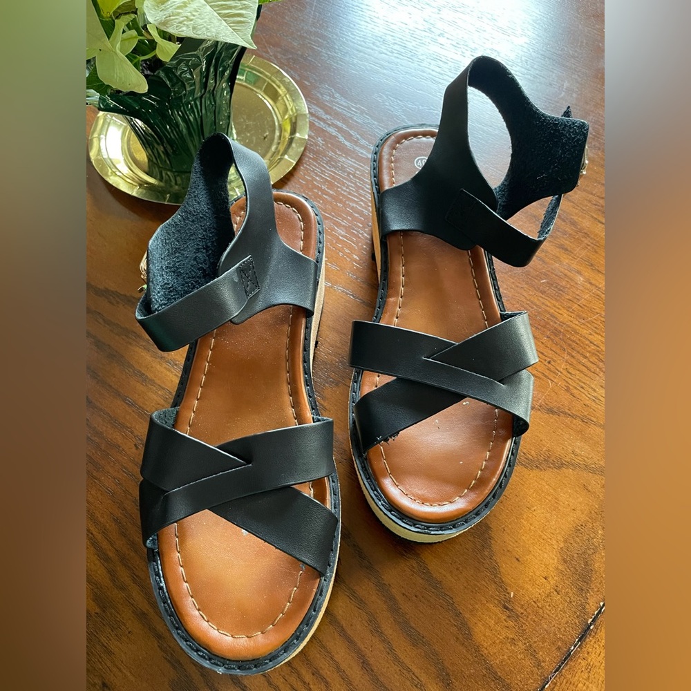 Chic Black Strappy Sandals